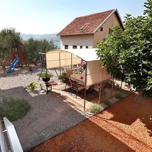 https://apartments-mandaric-trogir.hotels-in-trogir.com